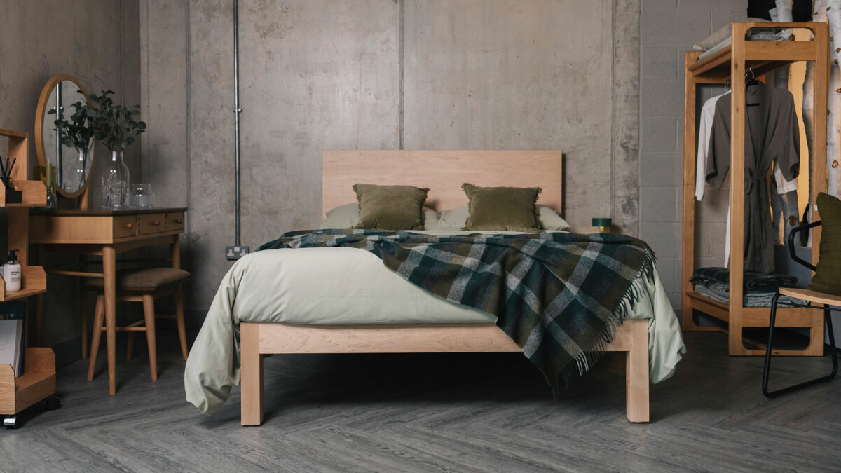 maple bamford with green stonewash bedding and forest green check throw
