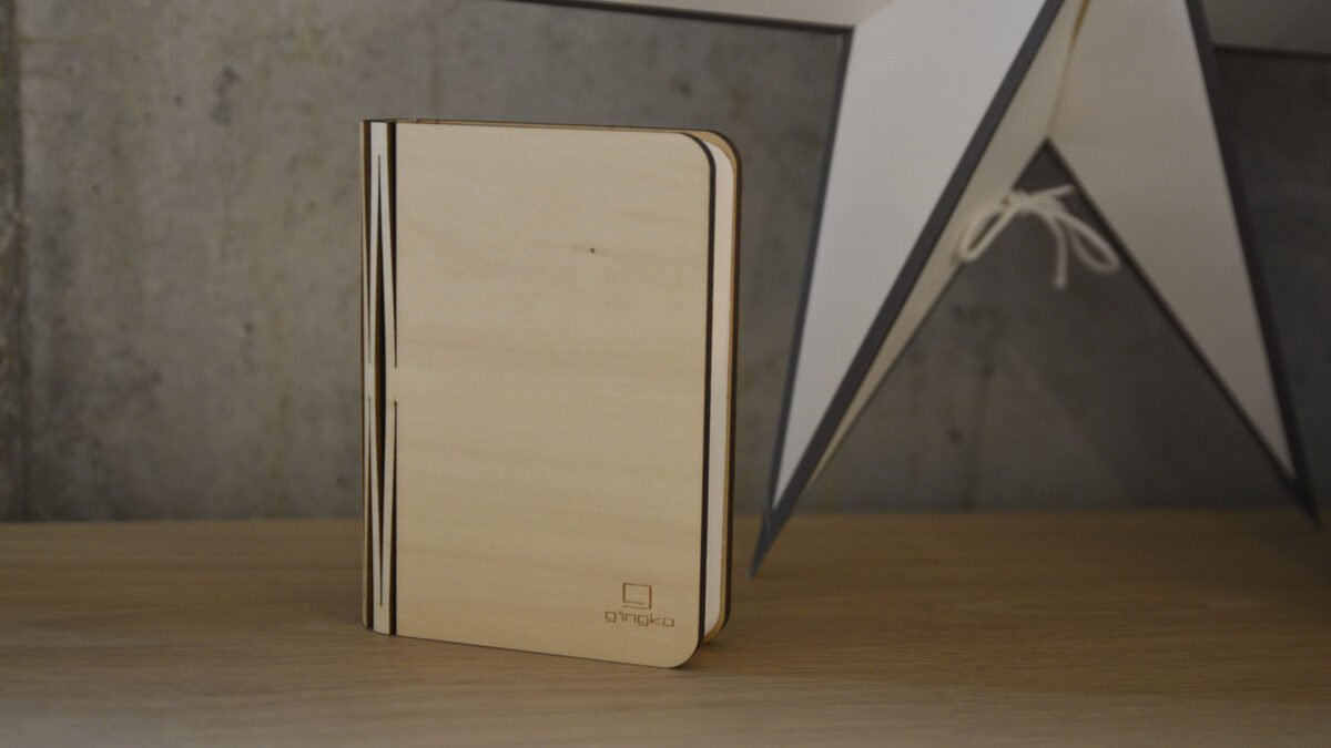 maple book light closed3