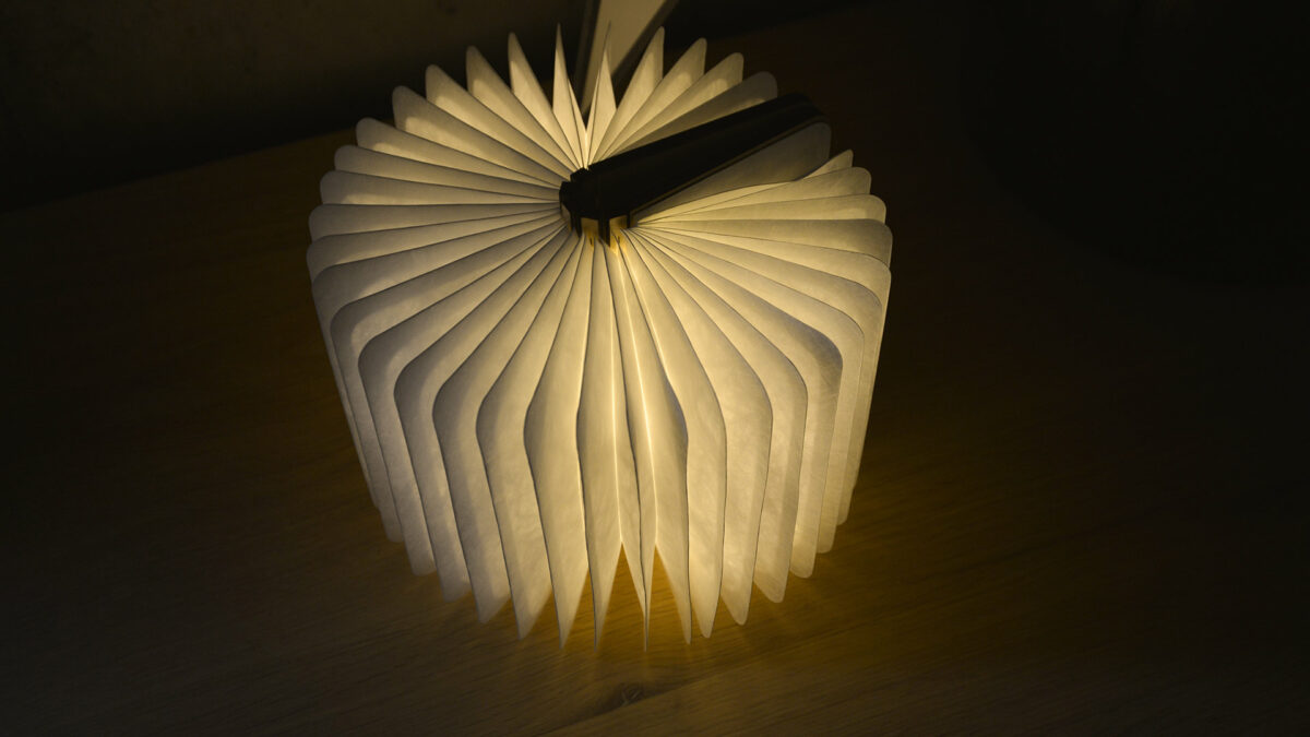 maple book light open 360 B
