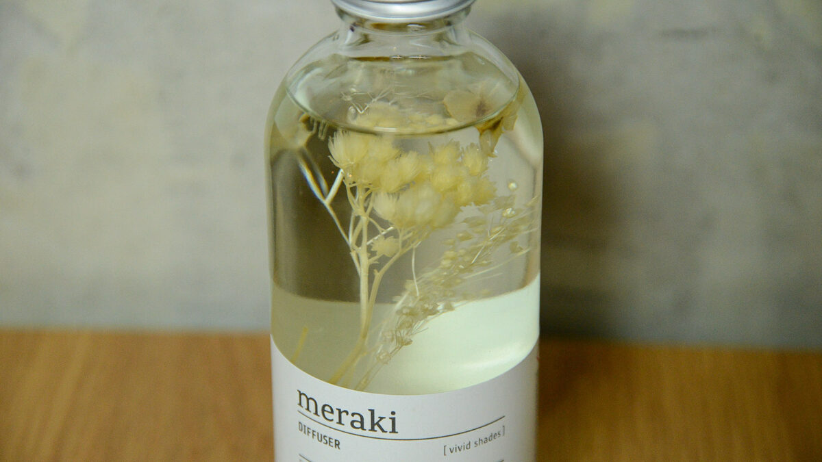 meraki diffuser vivid shades close up