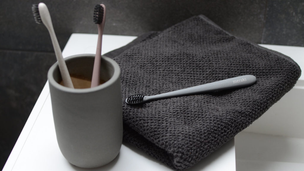 Meraki toothbrushes and holder with towel