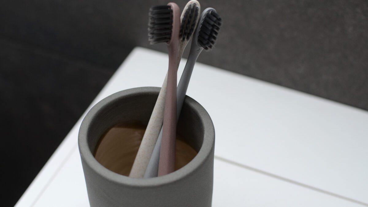 meraki-tooth-brushes-and-holder