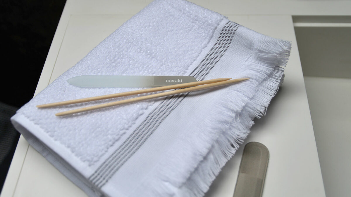 luxury organic cotton towels with nail file and cuticle sticks