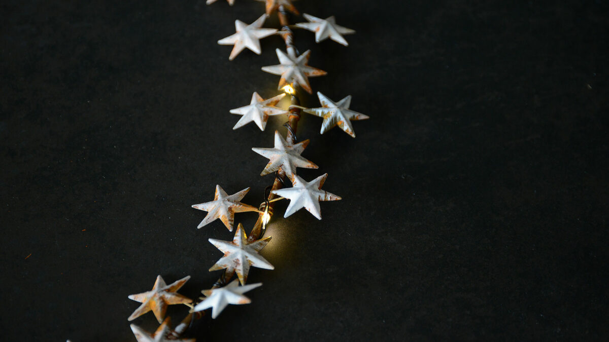 metal star wreath detail