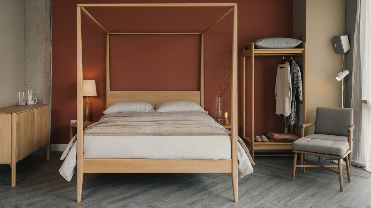 mid century look oak 4 poster canterbury with velvet quilt and oak rail