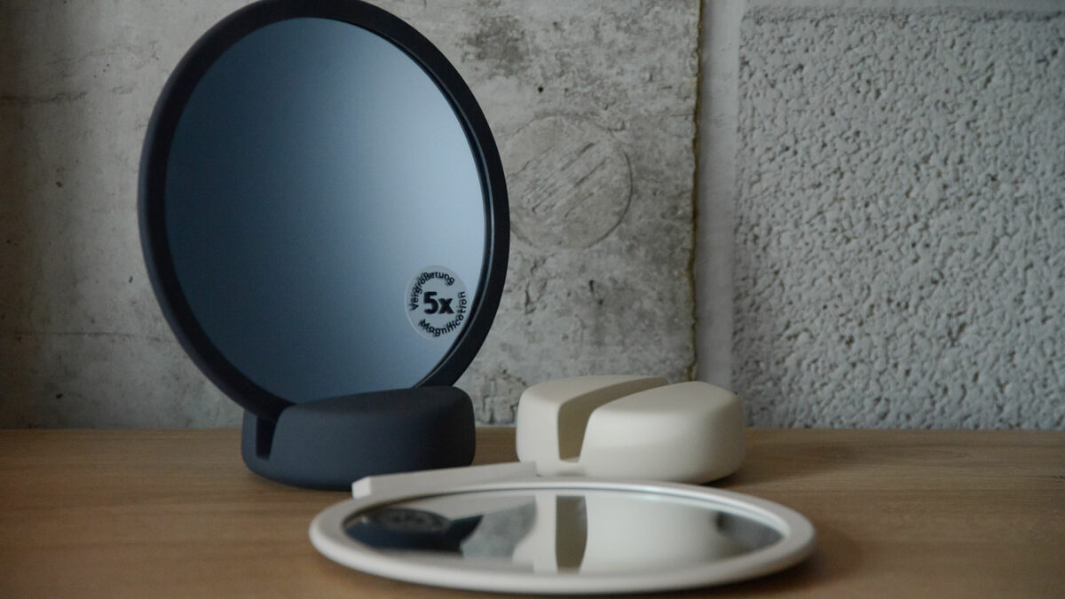 mirror with base