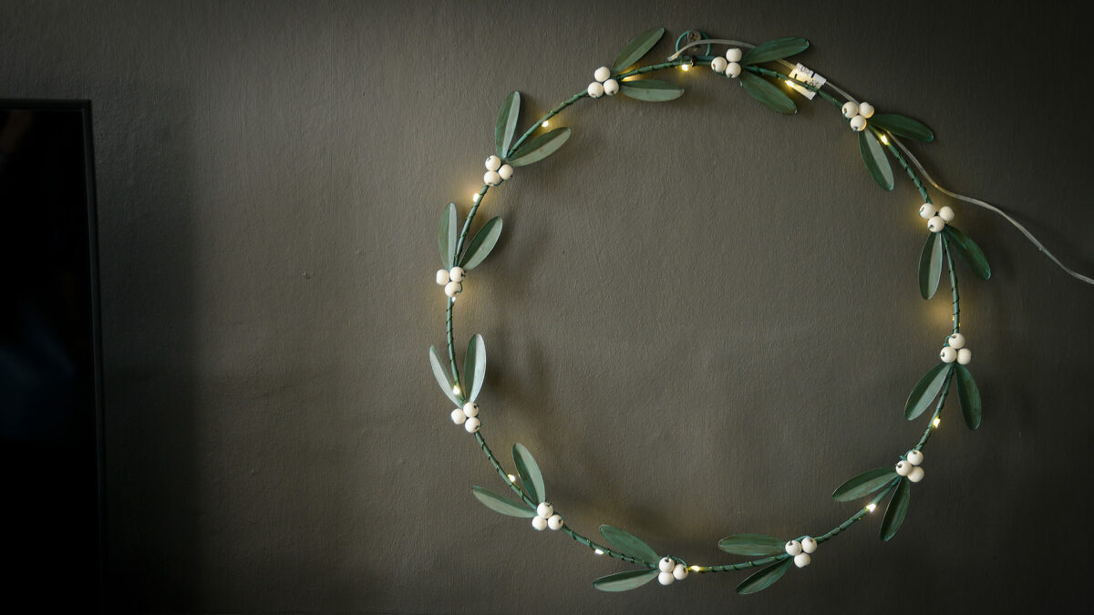 mistletoe wreath