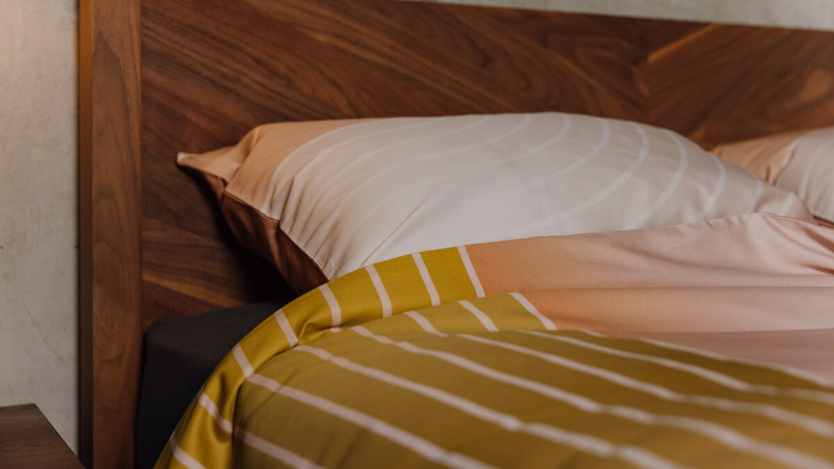 modern curves print duvet set detail