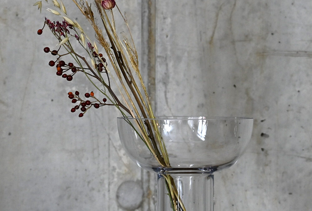 Modern Glass Vase - Image 3