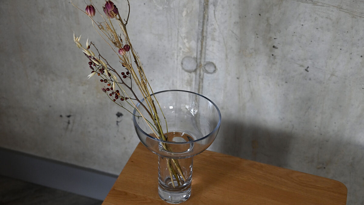 Modern Glass Vase - Image 2