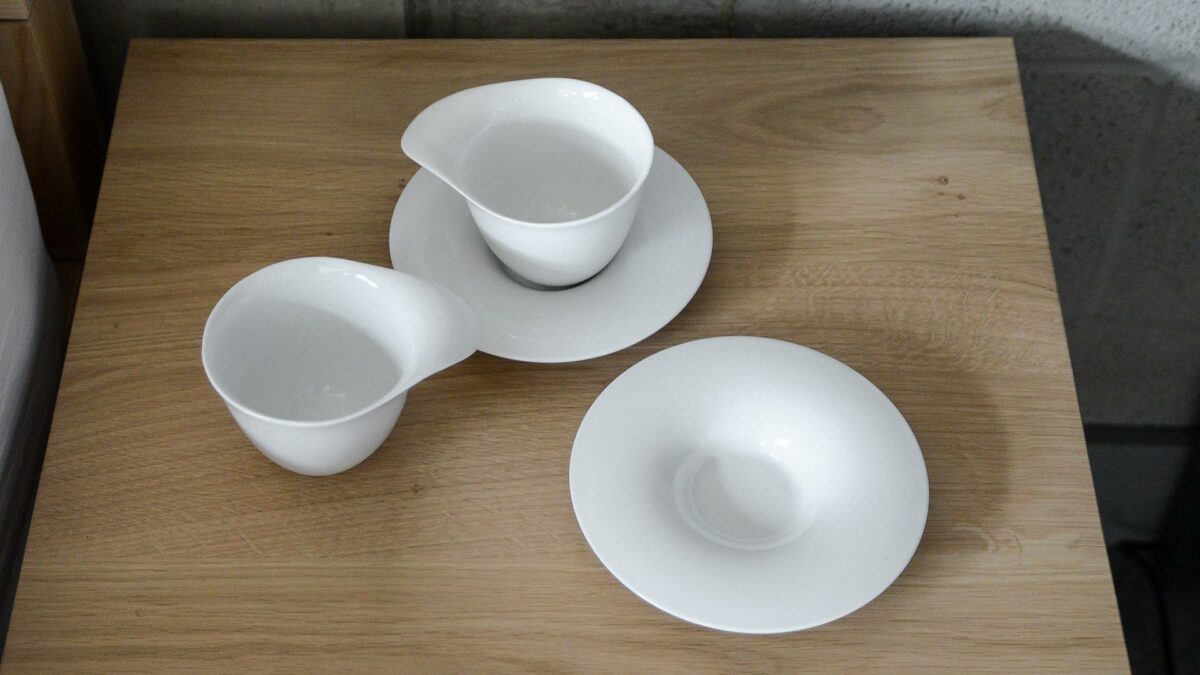 modern porcelain coffee cups with saucers