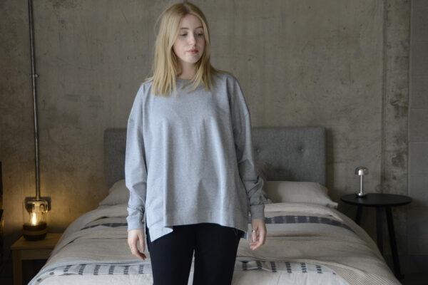 loose fit long sleeve sweat shirt in grey marl