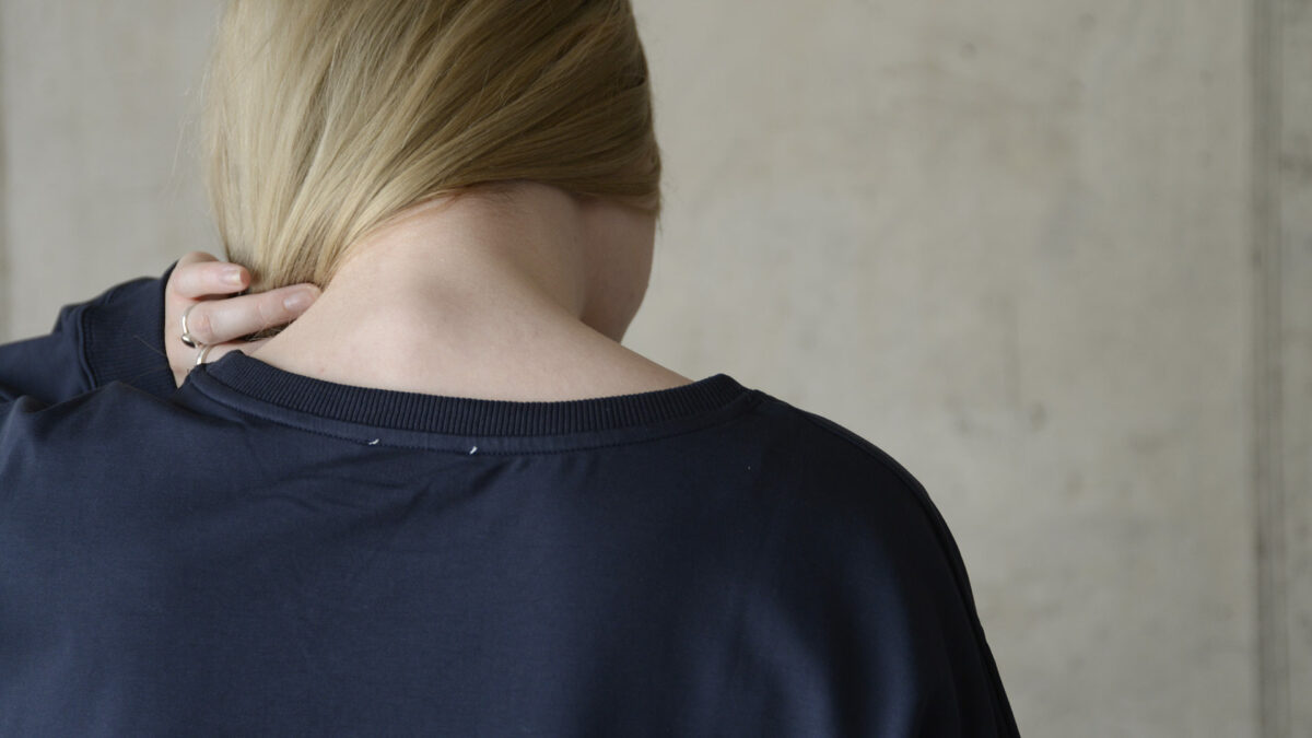loose fit long sleeve sweatshirt in navy a close up of the neckline