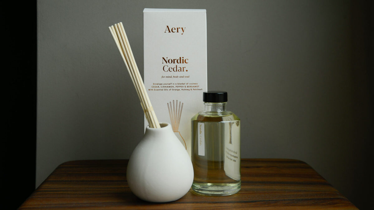 reusable ceramic scent diffuser with Nordic Cedar scent