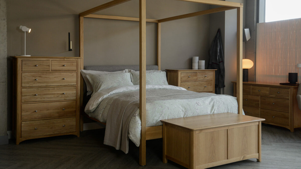 oak 4 poster roomset with oak storage