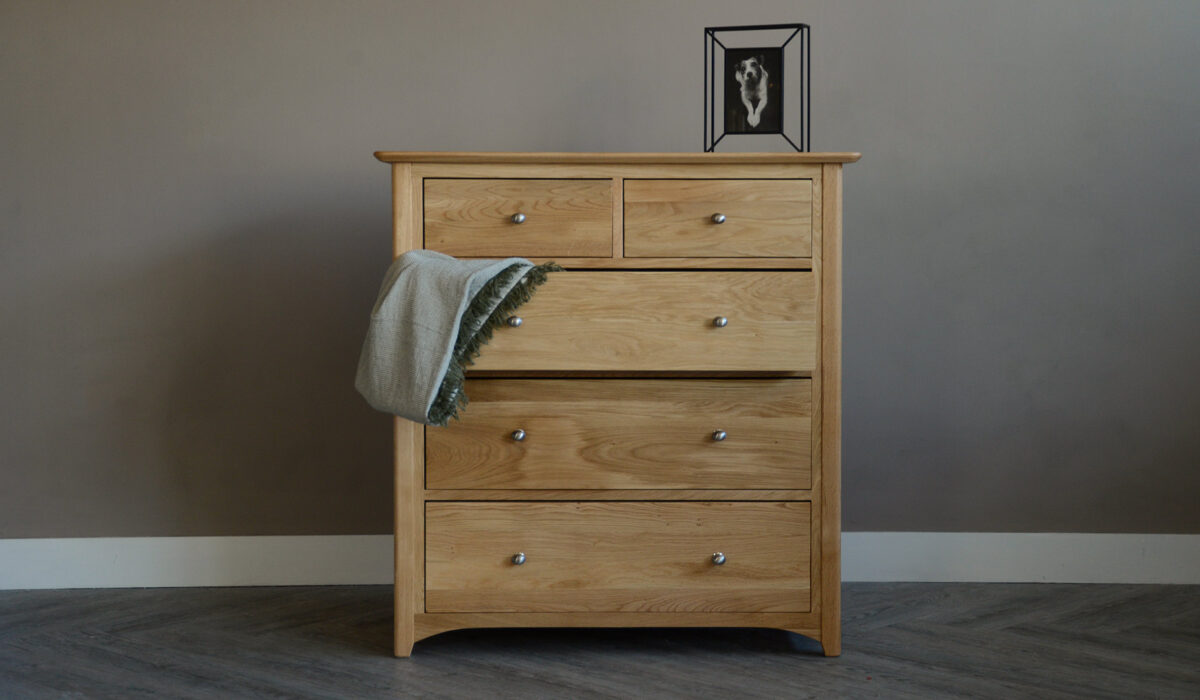 classic oak bedroom storage chest with 2 small and 3 larger drawers