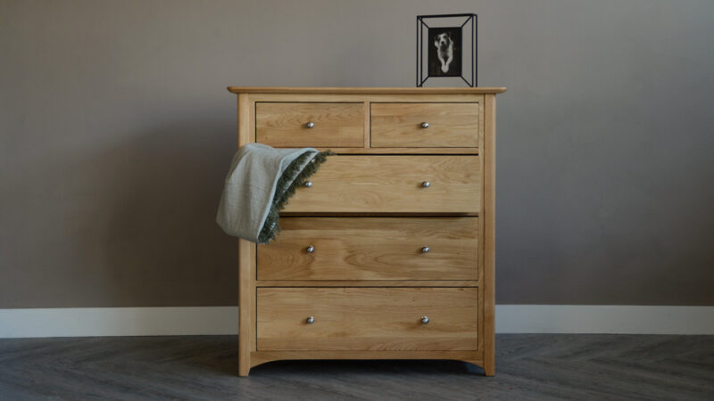 classic oak bedroom storage chest with 2 small and 3 larger drawers