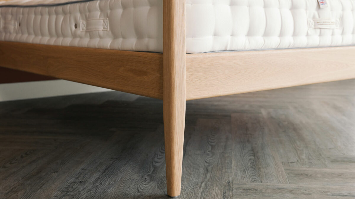 oak Canterbury 4 poster leg detail