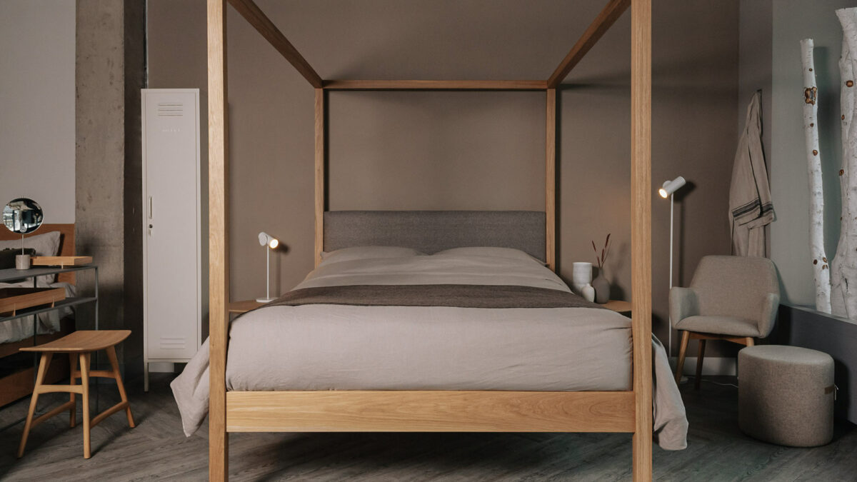 natural tones bedroom scheme featuring a solid oak Highland 4 poster bed