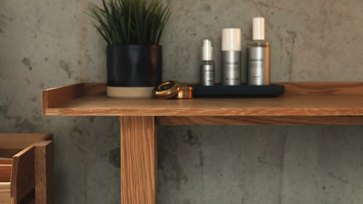 oak desk detail