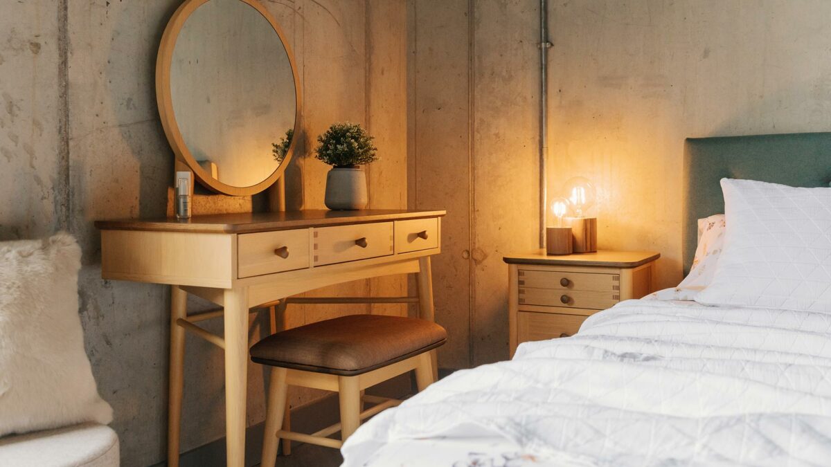 oak dressing table with stained oak details