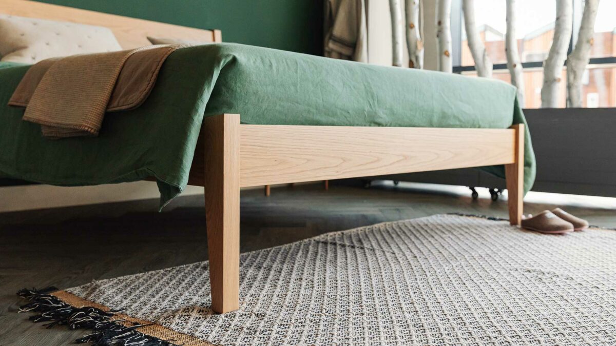 oak zanskar bed foot detail