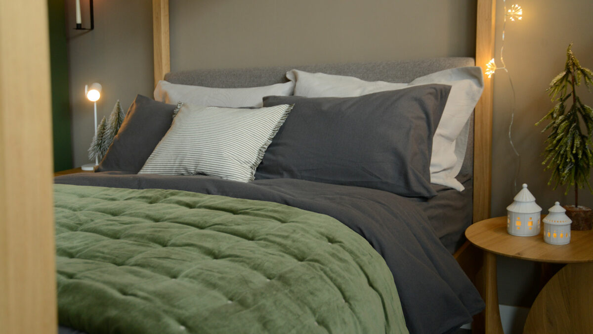 olive velvet quilt with xmas accessories