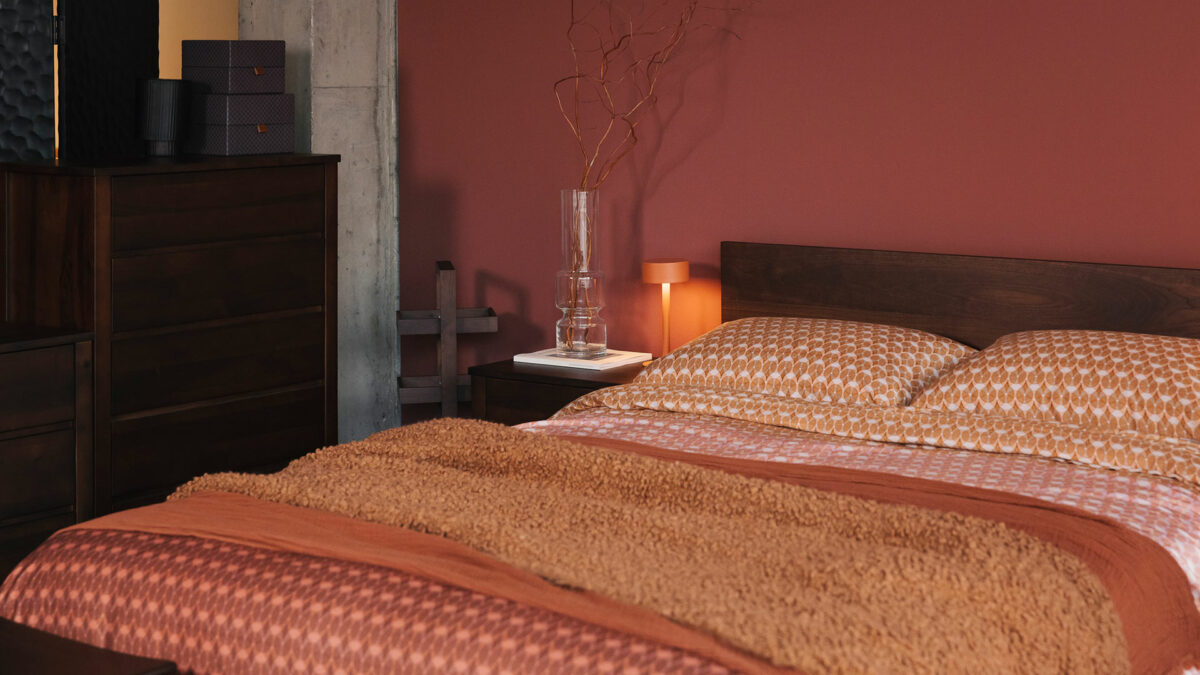 ombre bedding with burnt orange boucle throw