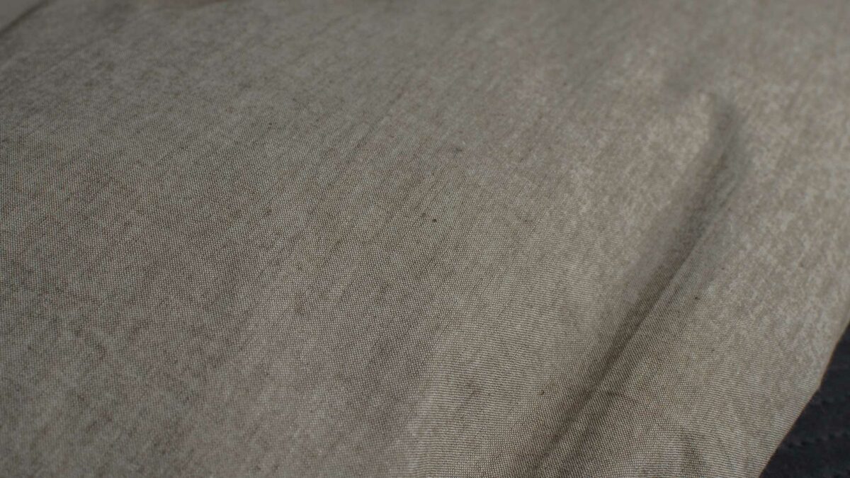 A closer view of the organic cotton bedding in brown-melange