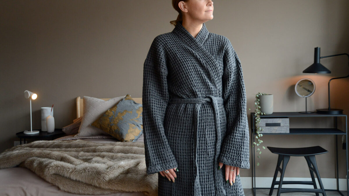 organic cotton waffle bath robe in dark grey