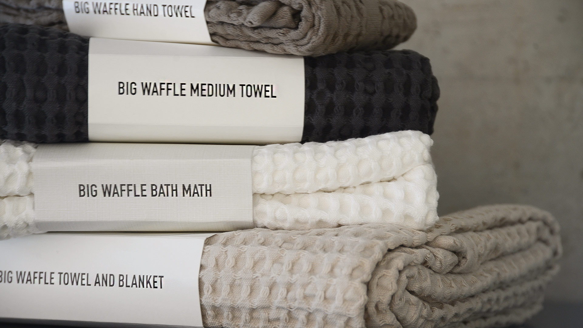 Graccioza Bee Waffle Woven Bath Mat - Natural