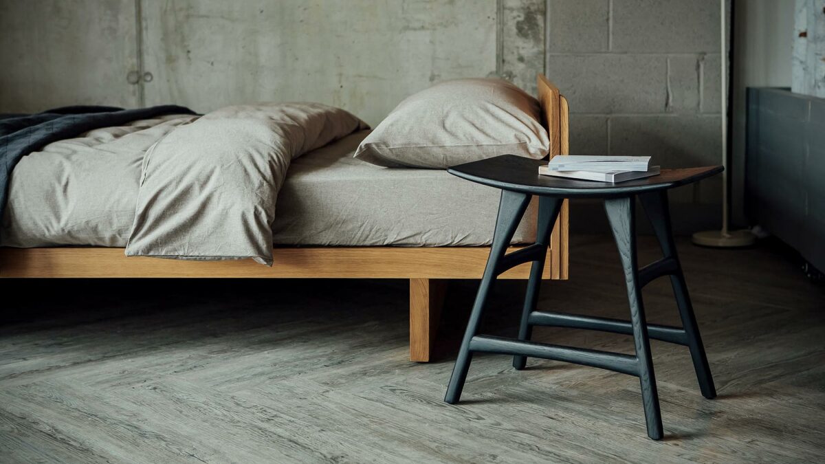 osso stool in black oak with natural oak kyoto bed