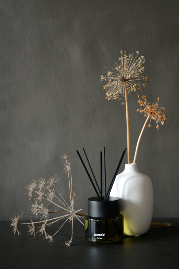 oud leaf diffuser portrait