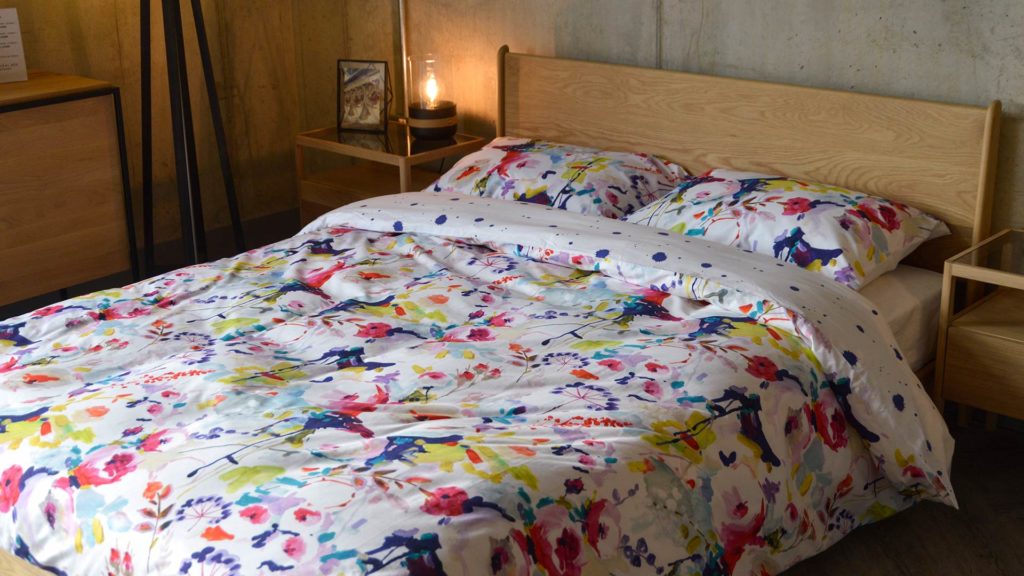 painted-flowers-print-on-reversible-duvet