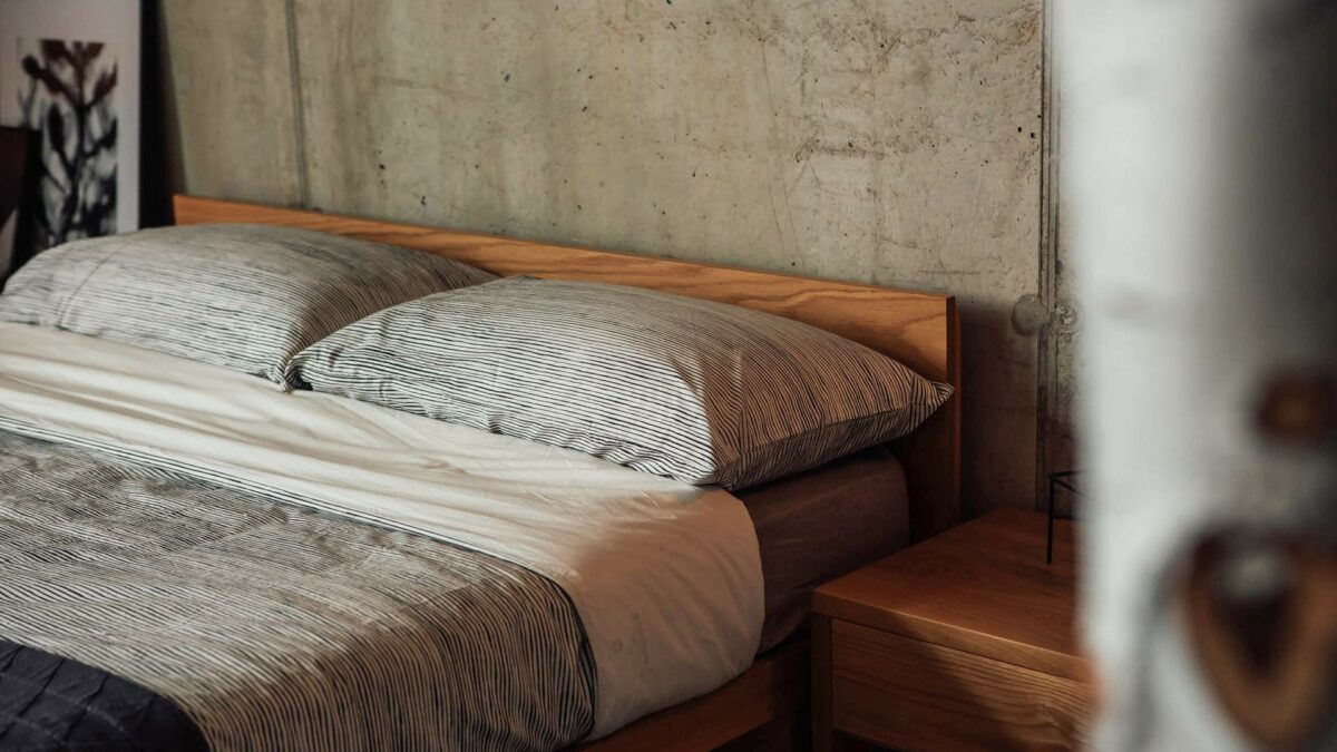painted stripe bedding on oak kyoto