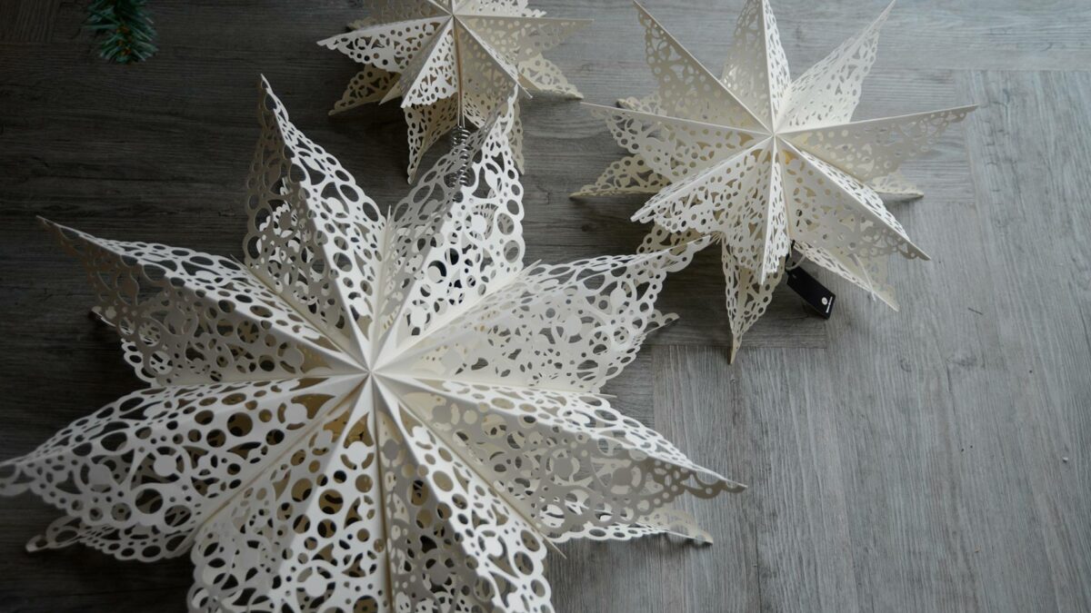 paper fold out star Xmas decorations with cut-out lace patterns