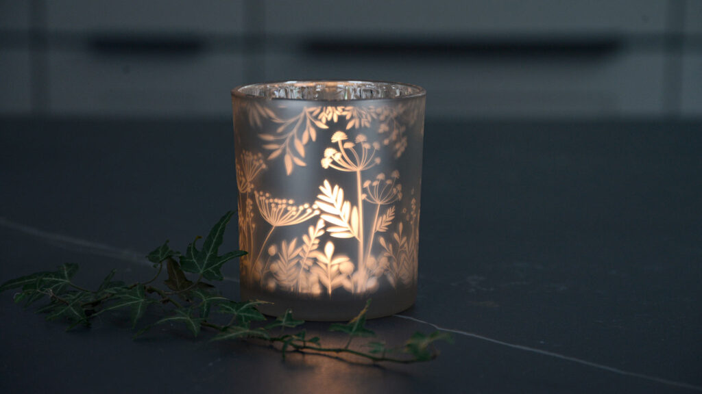 patterned glass t ligh holder