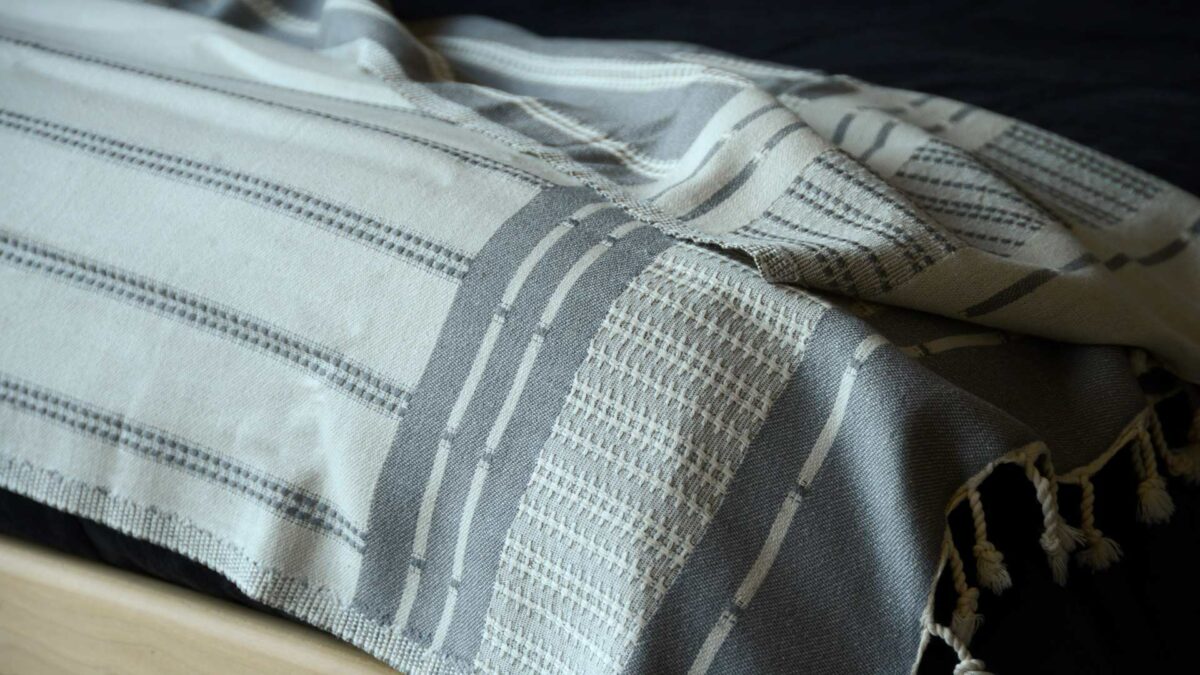 peshmetal in grey and ivory