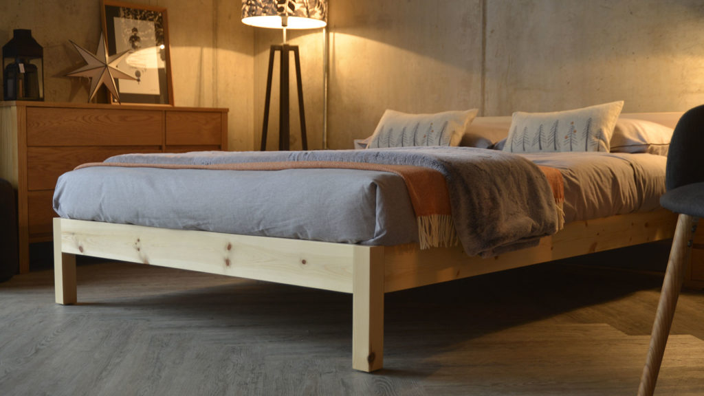 Low wooden pine bed a mix of sahara-nevada bed design