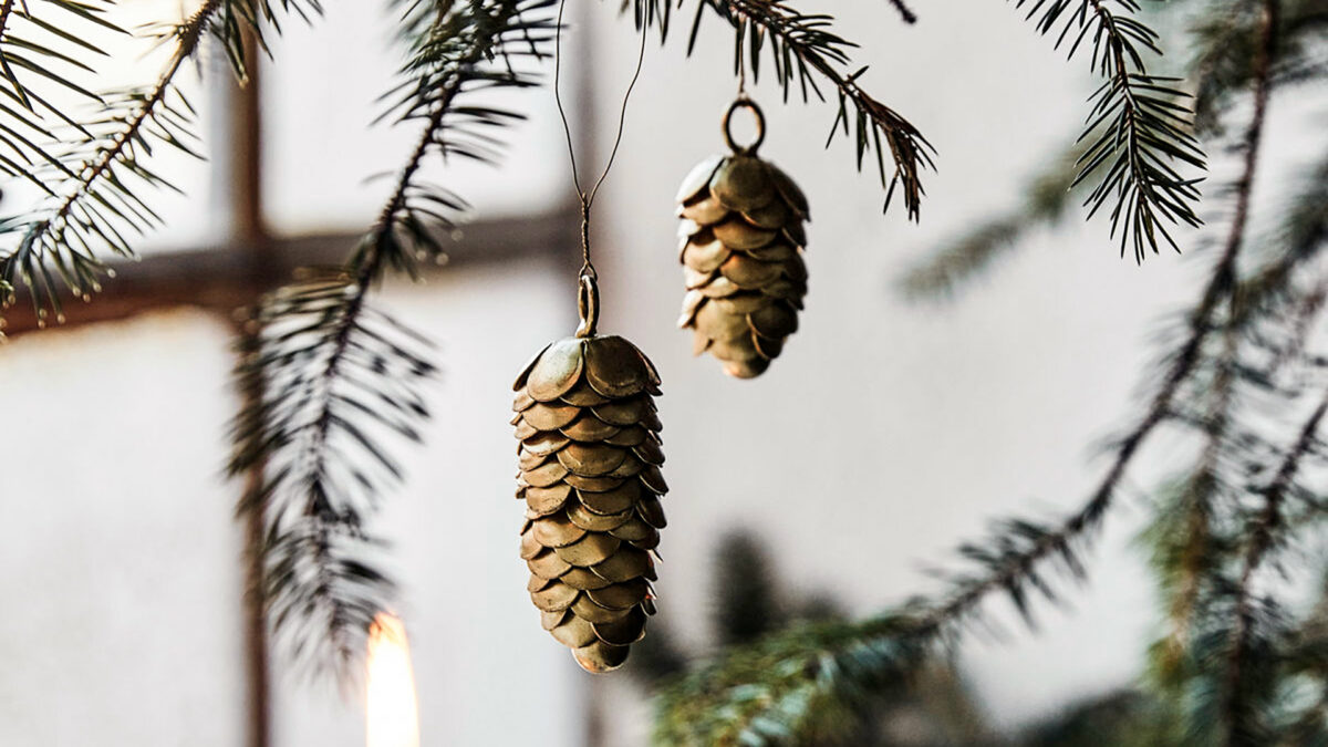 gold metal pine cones xmas tree decorations