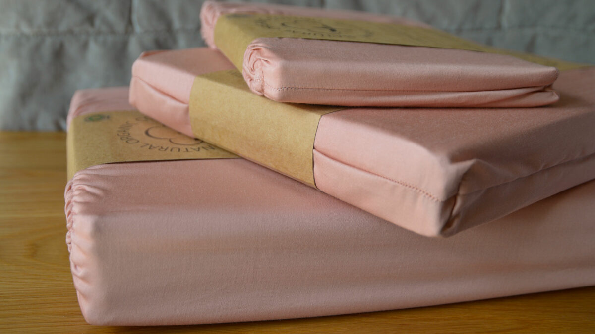 natural organic cotton bedding 300 thread count in blush pink colour