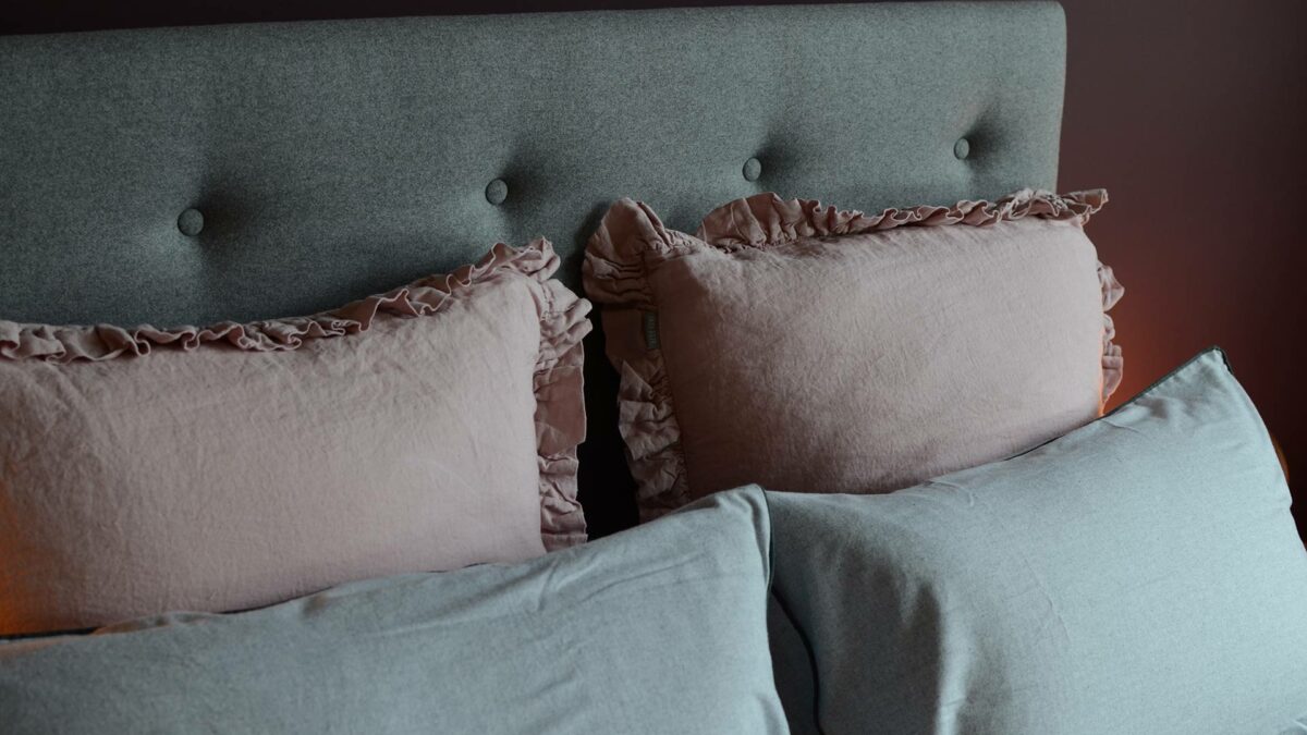 pink-linen-large-cushions