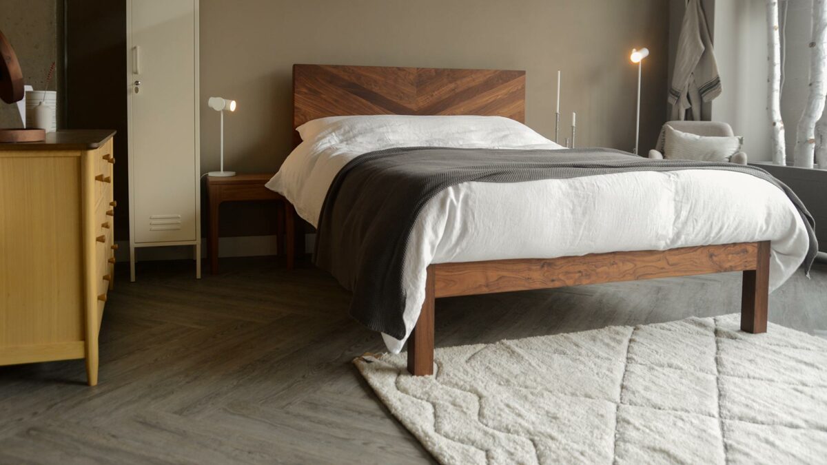 plush rug with oiled walnut Hathersage bed