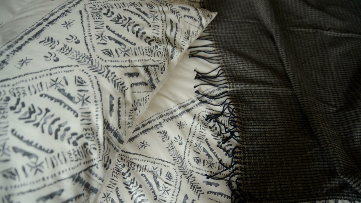 a close up view of the Riad design printed polycotton duvet set