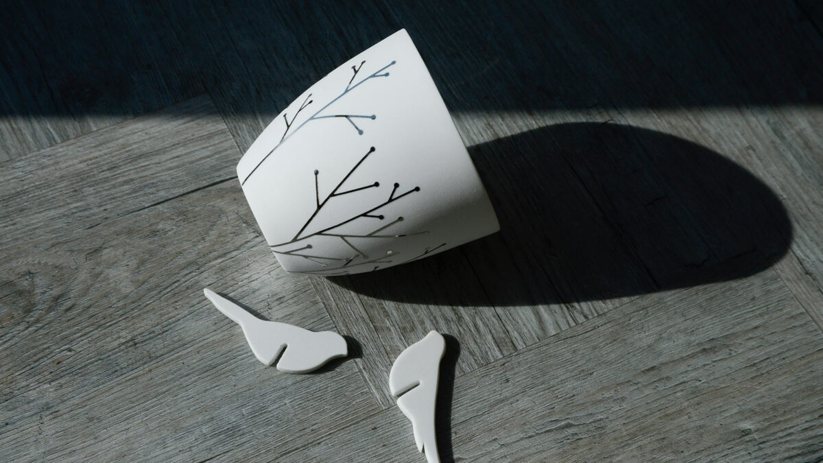 Porcelain T-light Holder with silver branches pattern and removable birds