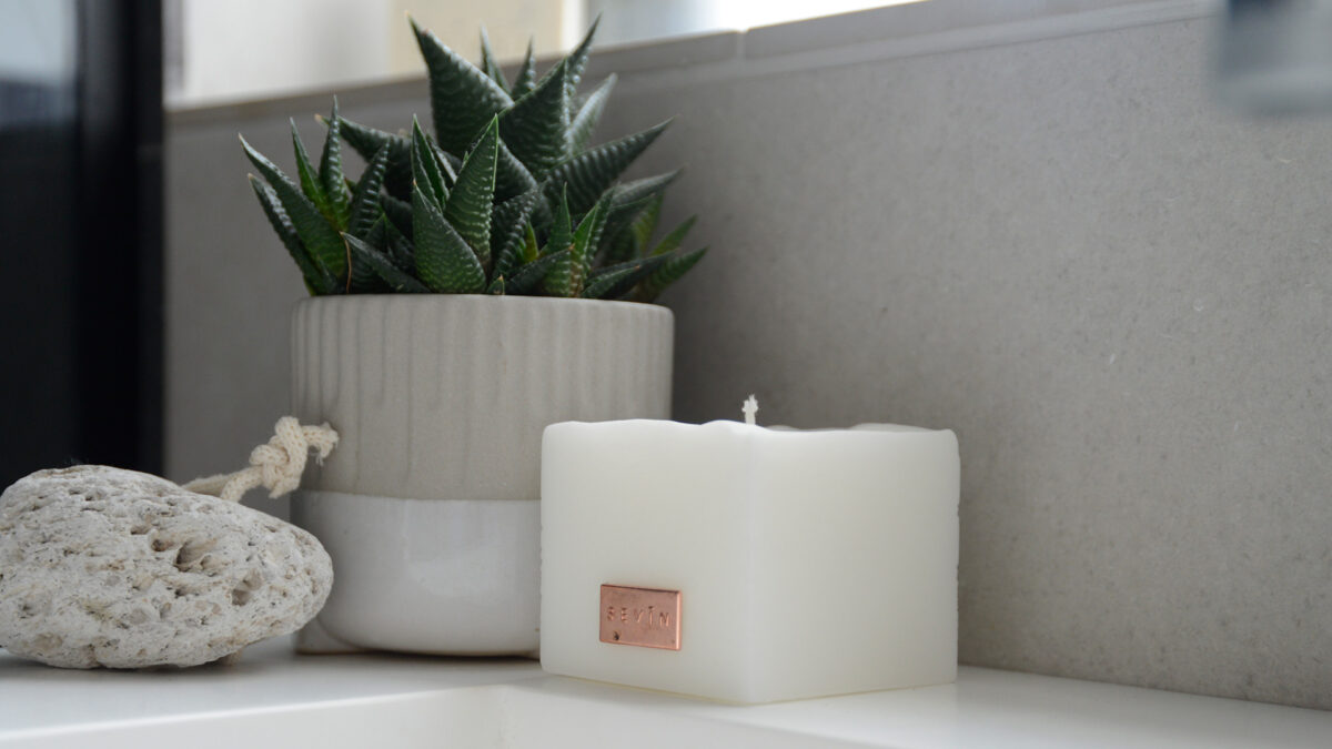 hand made naturally fragranced candle by Sevin