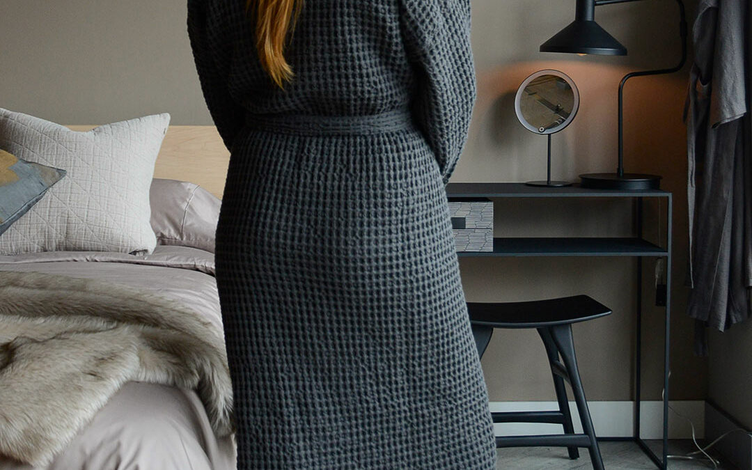portrait organic cotton dark grey robe from behind portrait