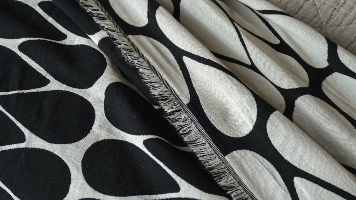 raindrops pattern reversible cotton blanket