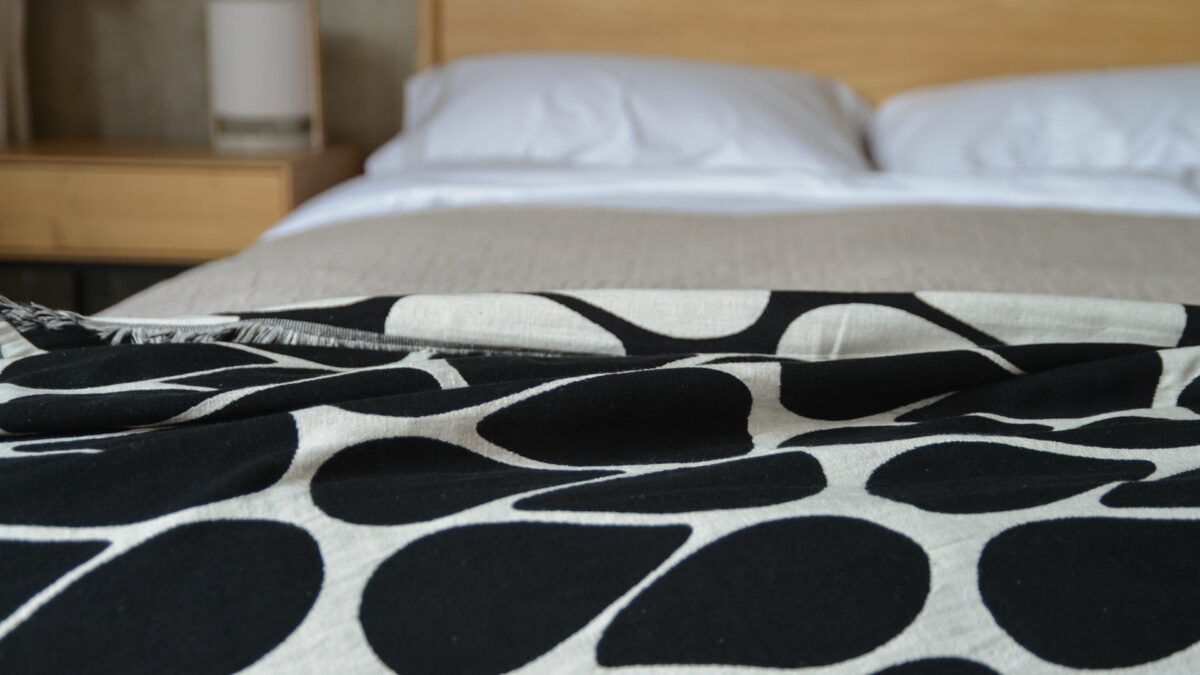 raindrops pattern throw