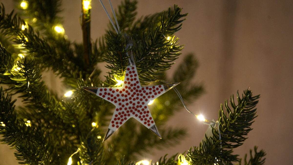red dot porcelain star